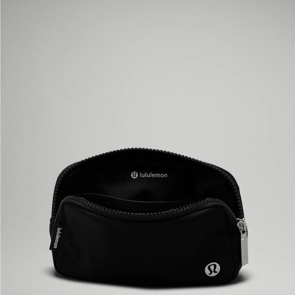 Lululemon Black Belt Bag NWT - Picture 5 of 9